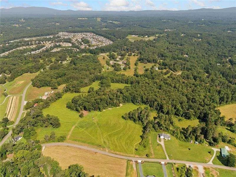 187 Long Road Ball Ground, GA 30107