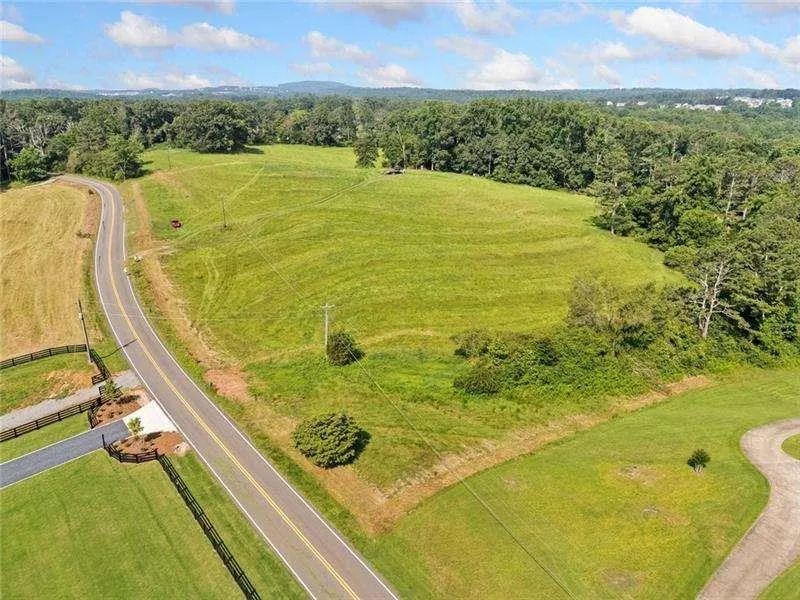 187 Long Road Ball Ground, GA 30107