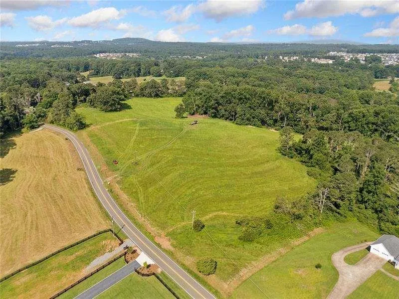 187 Long Road Ball Ground, GA 30107