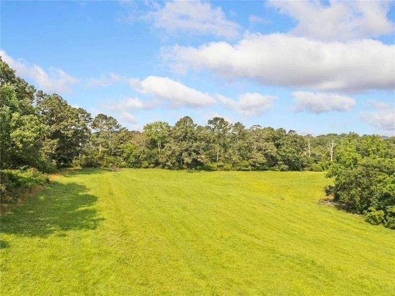 187 Long Road Ball Ground, GA 30107