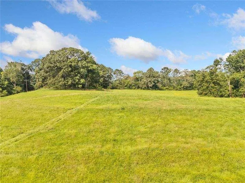 187 Long Road Ball Ground, GA 30107