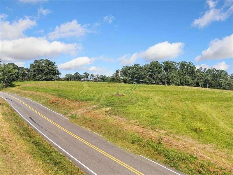 187 Long Road Ball Ground, GA 30107