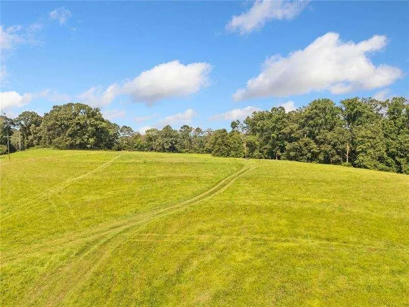 187 Long Road Ball Ground, GA 30107
