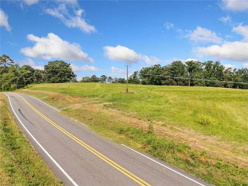 187 Long Road Ball Ground, GA 30107