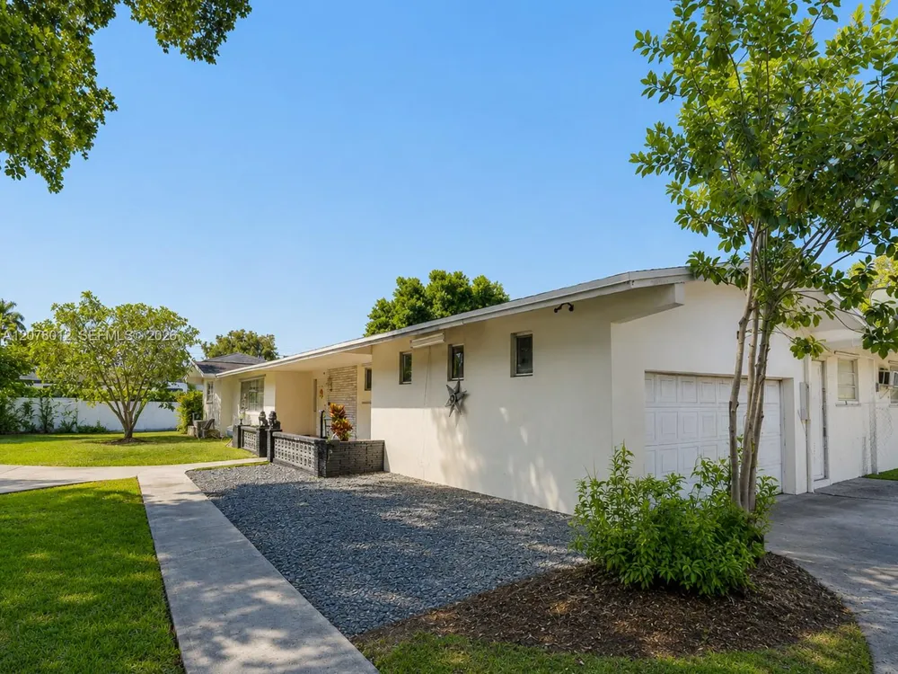 6700 SW 97th Ave Miami, FL 33173