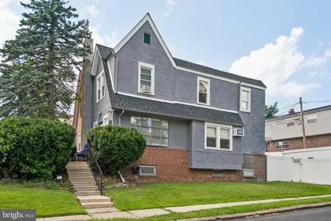 251 W ESSEX AVENUE