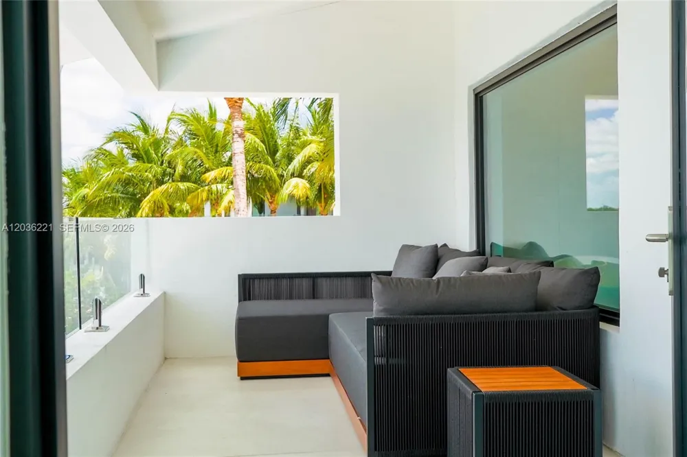 7720 Miami View Dr North Bay Village, FL 33141