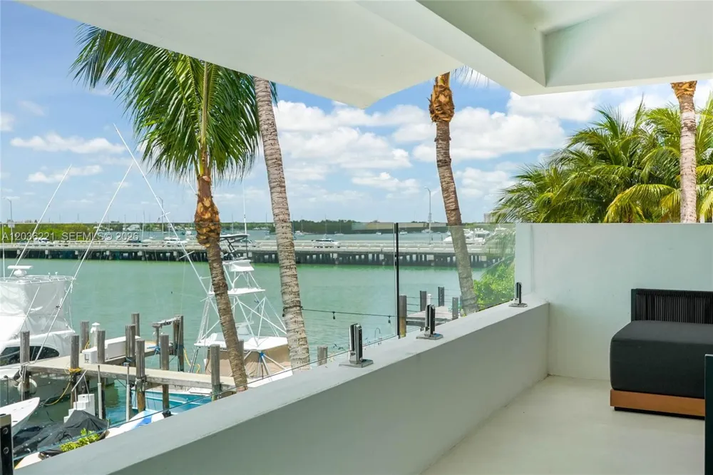 7720 Miami View Dr North Bay Village, FL 33141