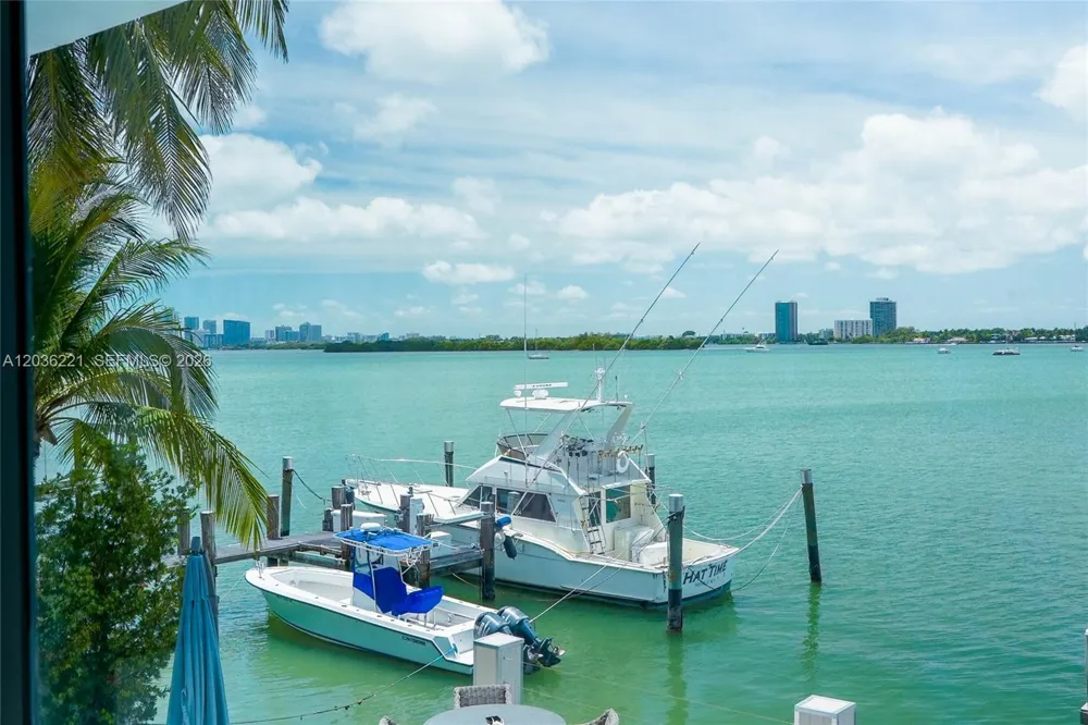 7720 Miami View Dr North Bay Village, FL 33141