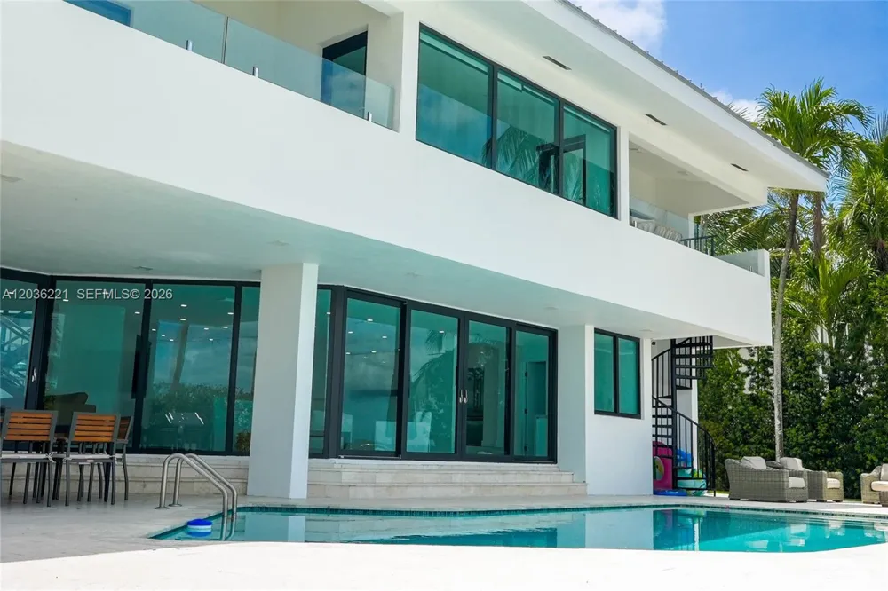 7720 Miami View Dr North Bay Village, FL 33141