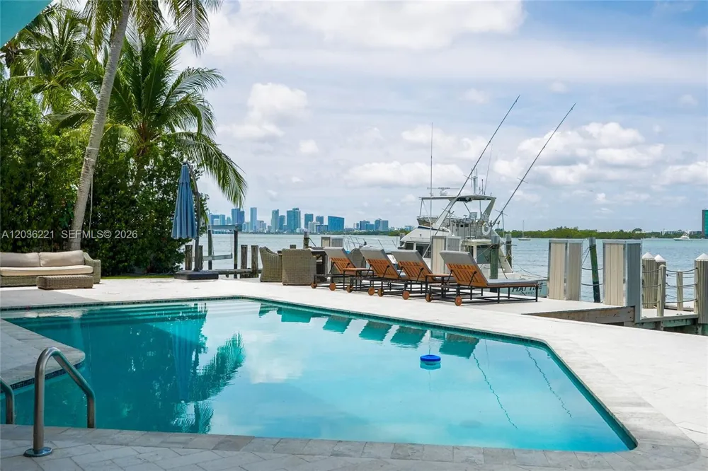 7720 Miami View Dr North Bay Village, FL 33141