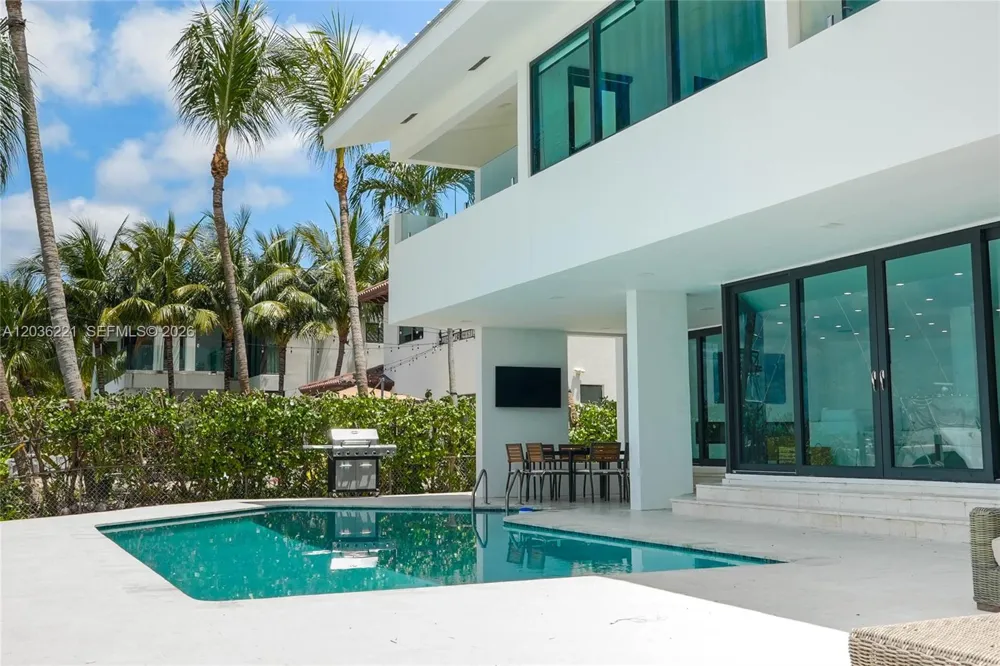 7720 Miami View Dr North Bay Village, FL 33141