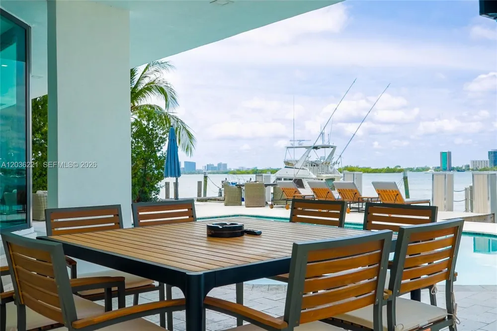 7720 Miami View Dr North Bay Village, FL 33141