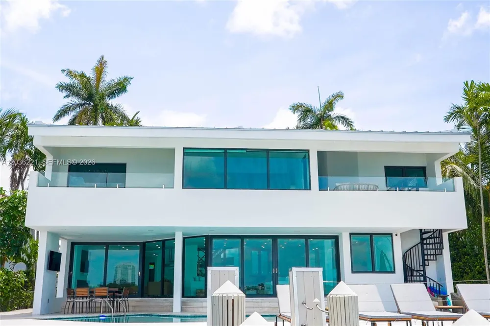 7720 Miami View Dr North Bay Village, FL 33141