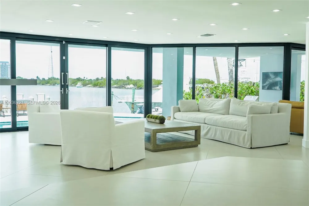7720 Miami View Dr North Bay Village, FL 33141