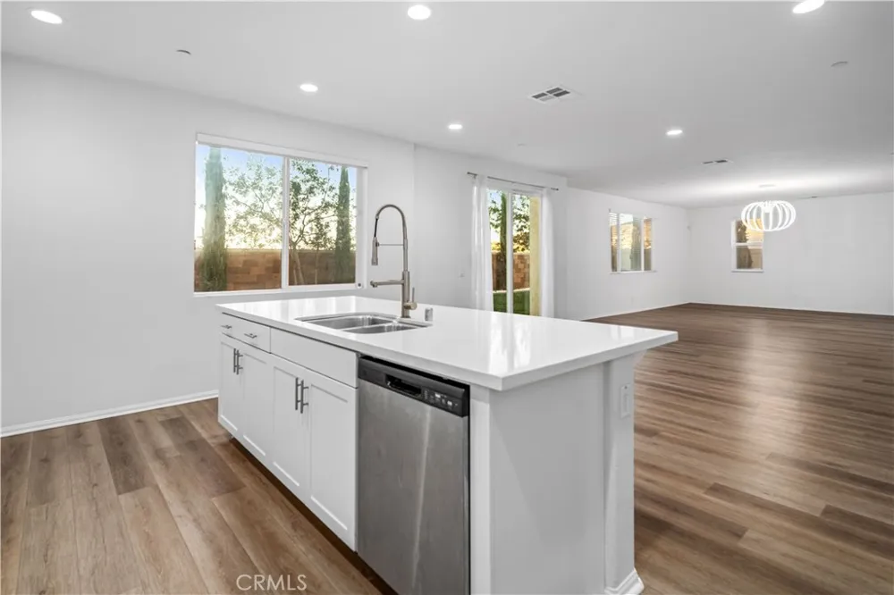 39028 Mondell Pine Palmdale, CA 93551
