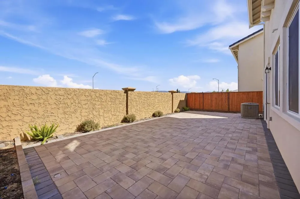 1649 Siderits Way Gilroy, CA 95020