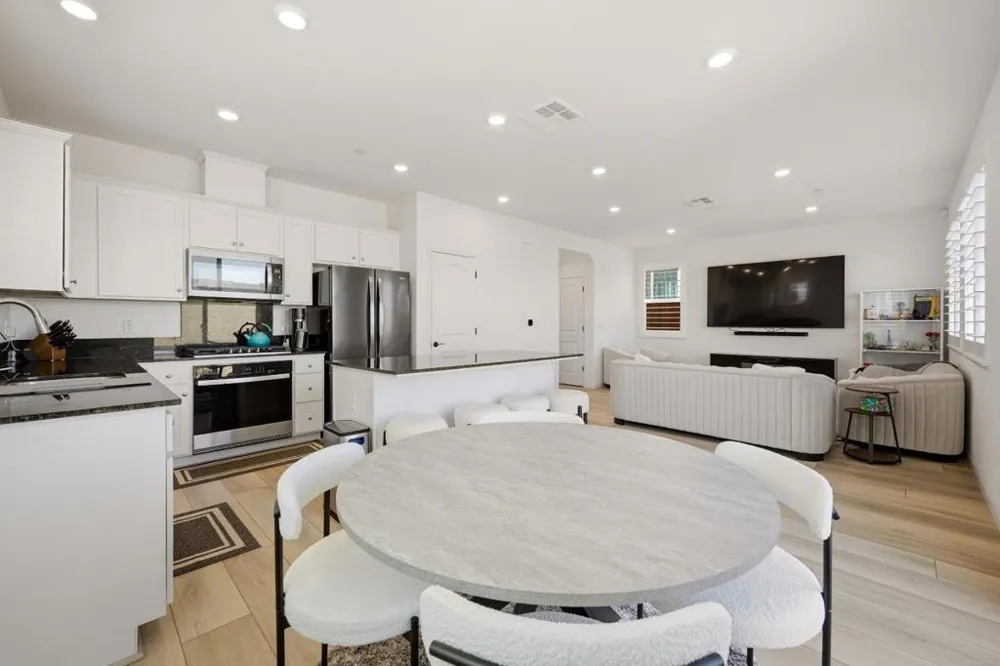1649 Siderits Way Gilroy, CA 95020