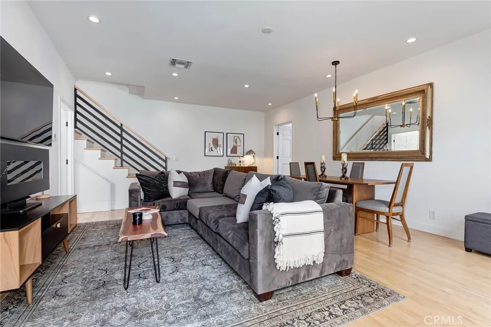 8611 Rosewood Avenue West Hollywood, CA 90048