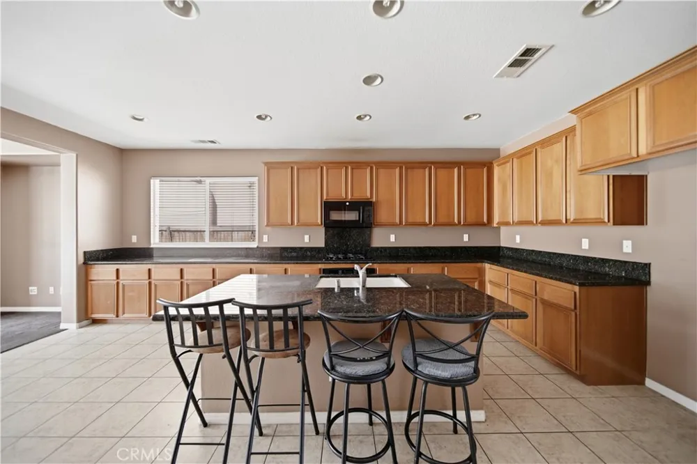 11943 Iverson Victorville, CA 92392