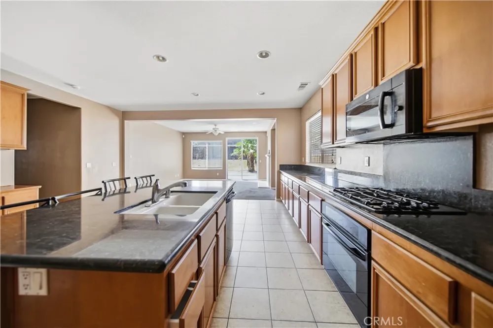 11943 Iverson Victorville, CA 92392