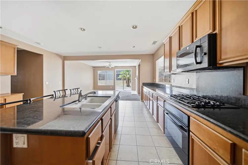 11943 Iverson Victorville, CA 92392