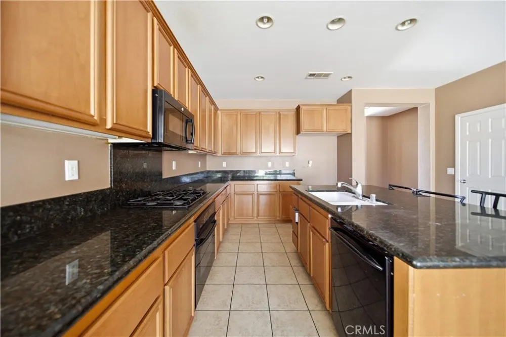 11943 Iverson Victorville, CA 92392