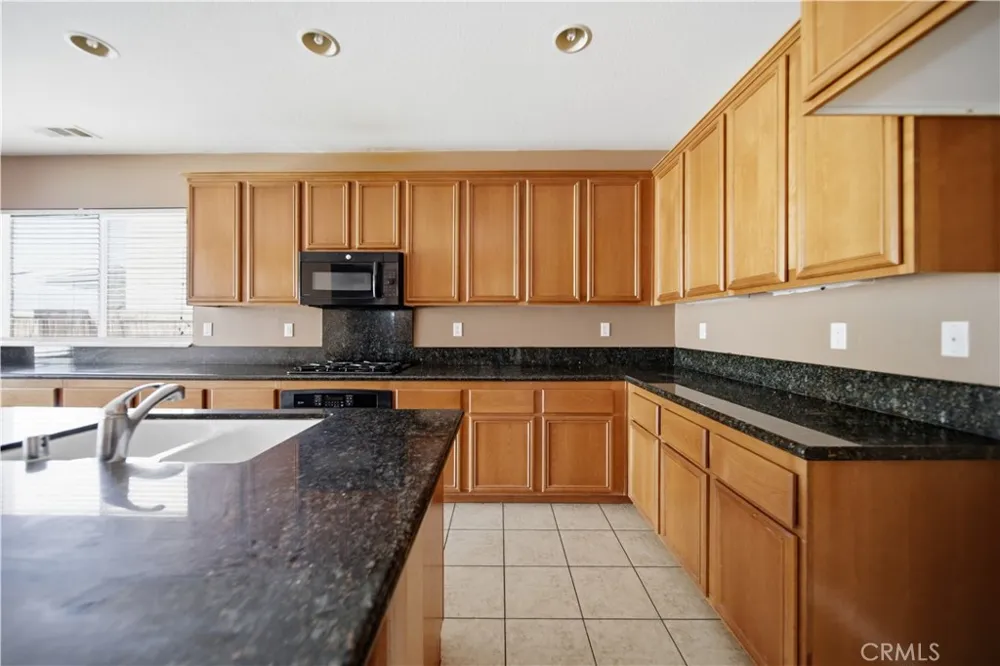 11943 Iverson Victorville, CA 92392