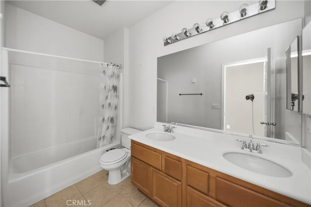 11943 Iverson Victorville, CA 92392