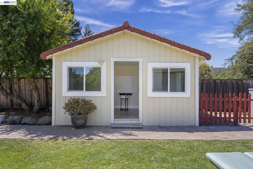 35596 Linda Dr Fremont, CA 94536