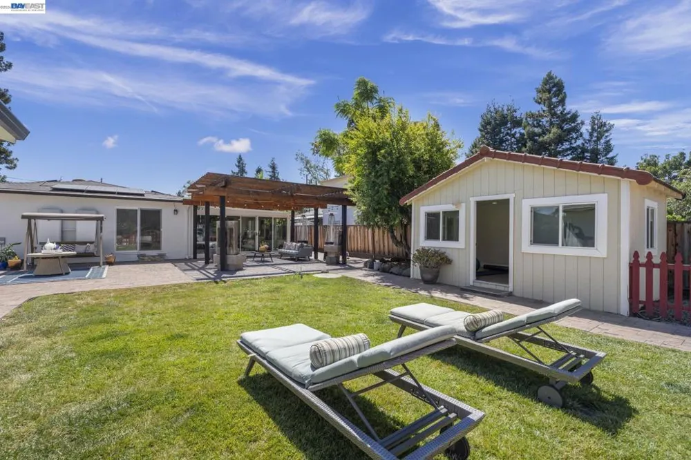 35596 Linda Dr Fremont, CA 94536