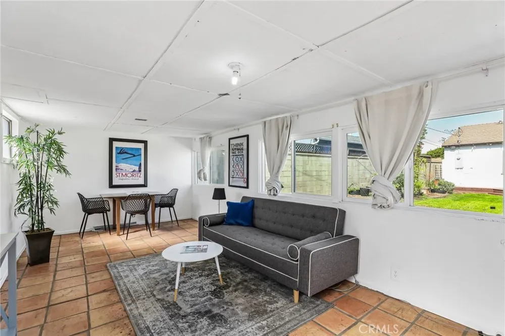 3927 Gaviota Long Beach, CA 90807