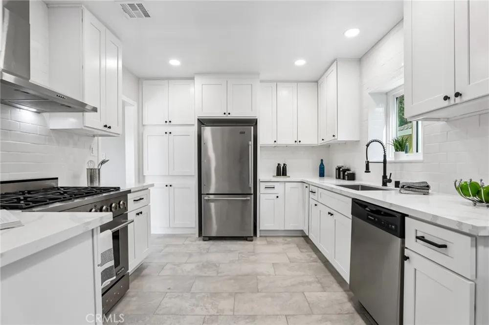 3927 Gaviota Long Beach, CA 90807