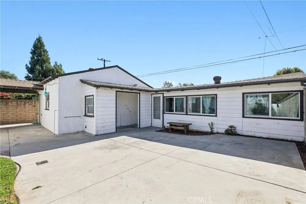 3927 Gaviota Long Beach, CA 90807