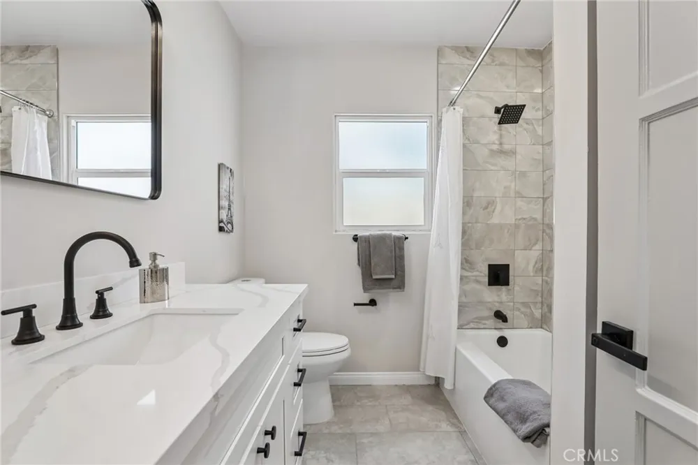 3927 Gaviota Long Beach, CA 90807