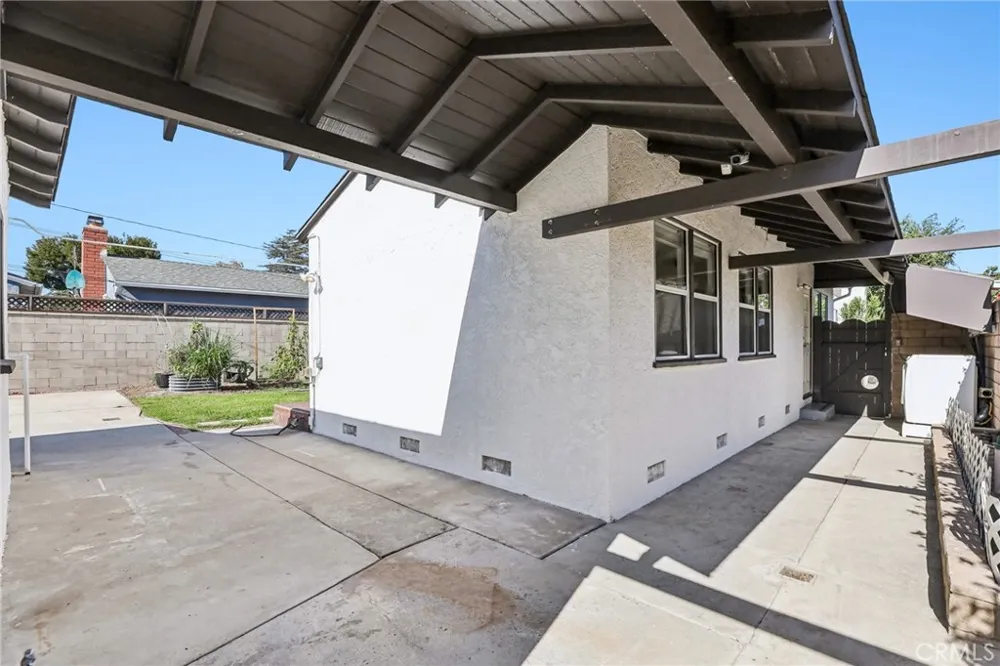 3927 Gaviota Long Beach, CA 90807