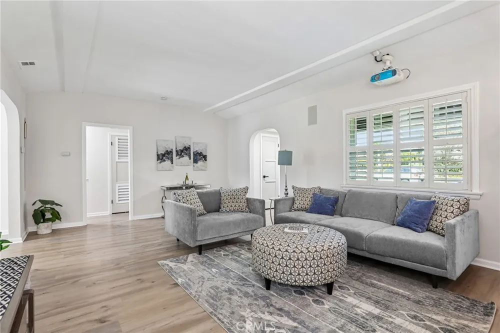 3927 Gaviota Long Beach, CA 90807
