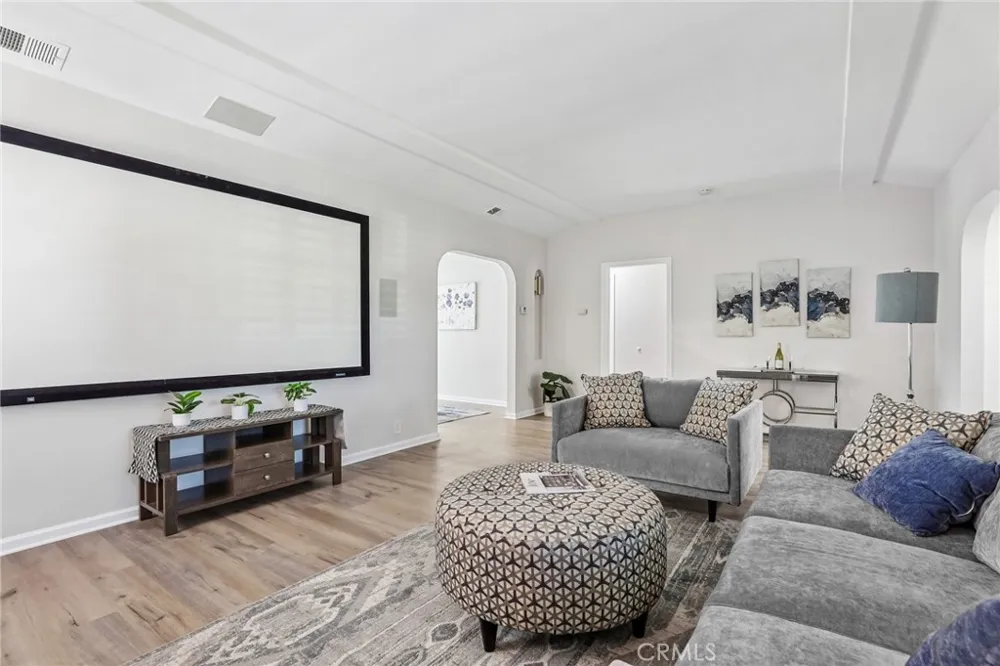 3927 Gaviota Long Beach, CA 90807