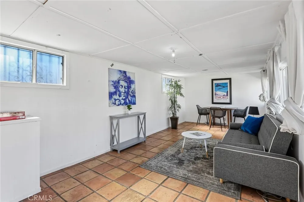 3927 Gaviota Long Beach, CA 90807
