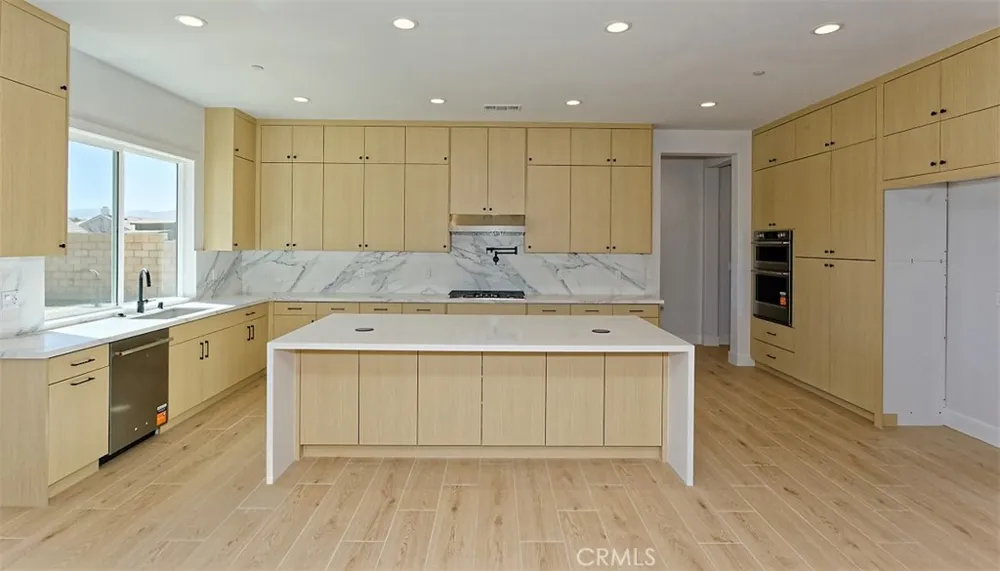 12985 Davona Dale Road Apple Valley, CA 92308