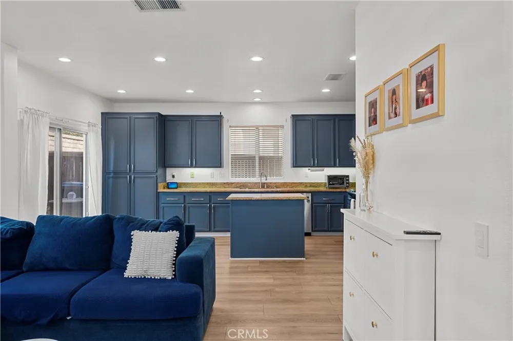 28333 Willow Court Saugus, CA 91350