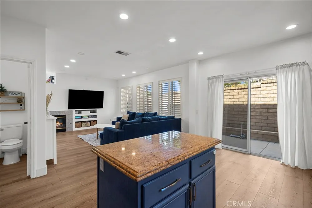 28333 Willow Court Saugus, CA 91350