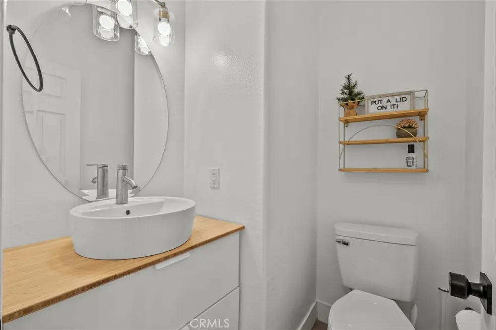 28333 Willow Court Saugus, CA 91350