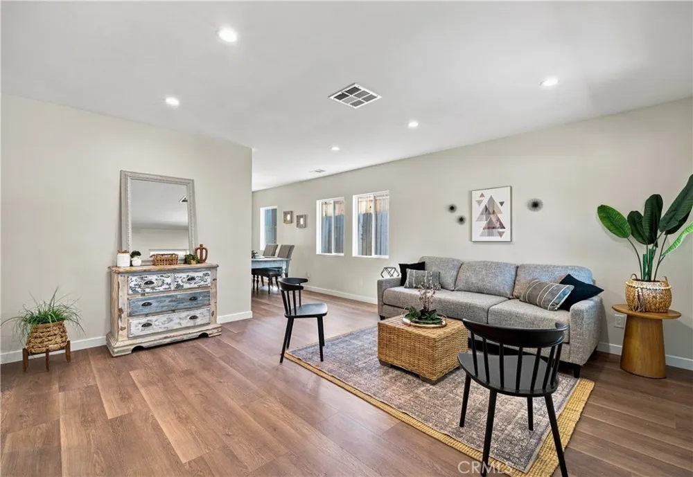10512 Samoa Ave Tujunga, CA 91042