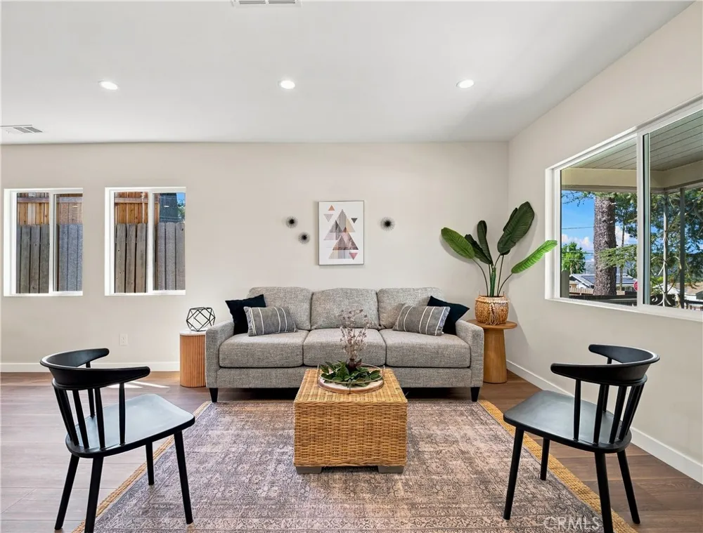 10512 Samoa Ave Tujunga, CA 91042
