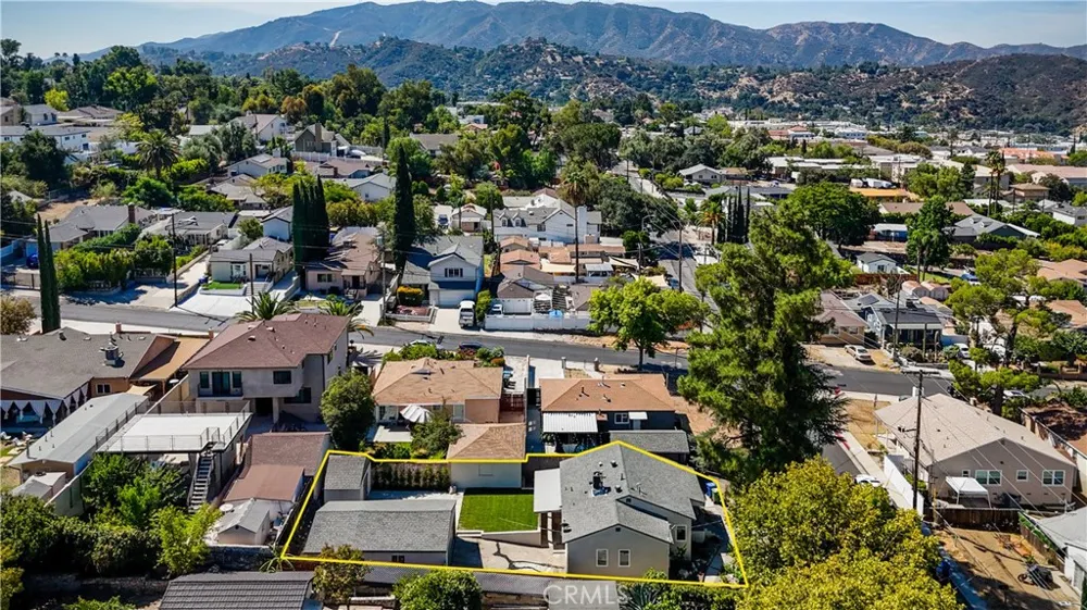 10512 Samoa Ave Tujunga, CA 91042