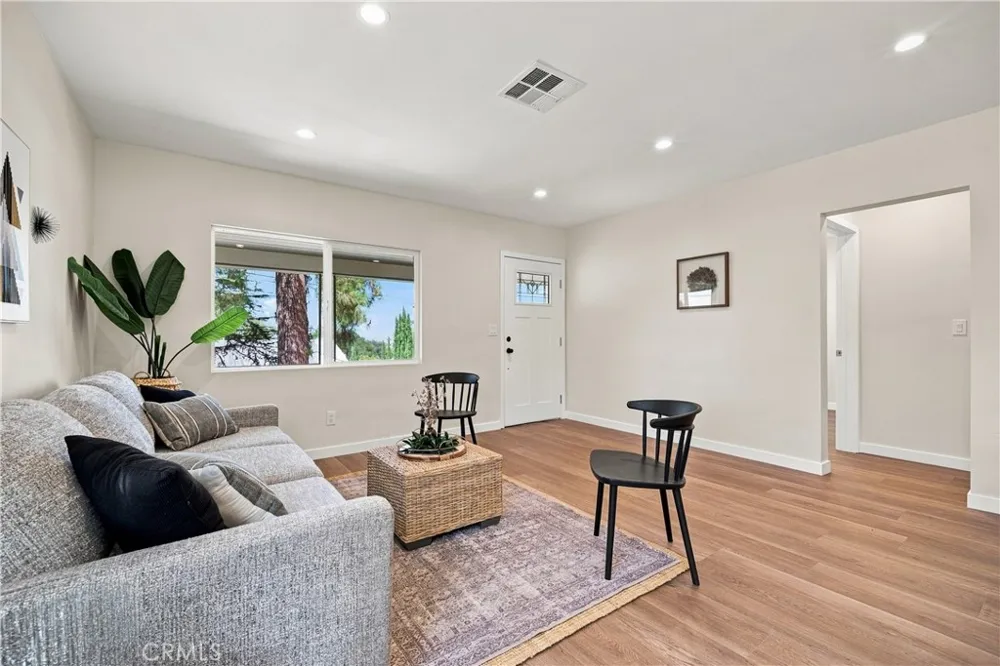 10512 Samoa Ave Tujunga, CA 91042