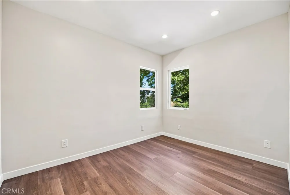 10512 Samoa Ave Tujunga, CA 91042