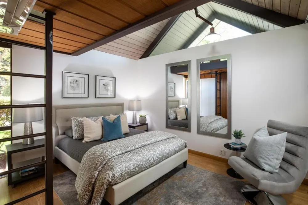 1131 Parkinson Avenue Palo Alto, CA 94301