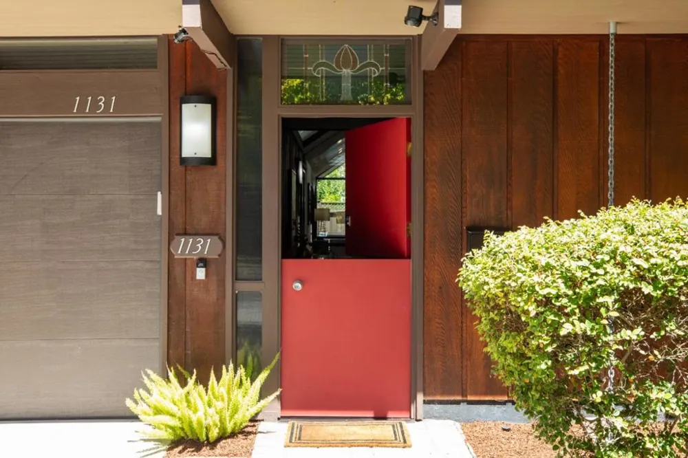 1131 Parkinson Avenue Palo Alto, CA 94301